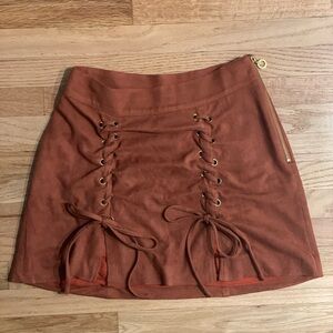 Lace up mini skirt, adjustable, faux suede, front with slits 🔥❤️‍🔥 burnt orange